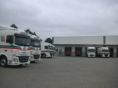 Besuch Kartoffel Deyerling Dollbergen 22.08.2016 - Die Fahrzeugflotte des Unternehmens: Arbeitsplätze in Dollbergen