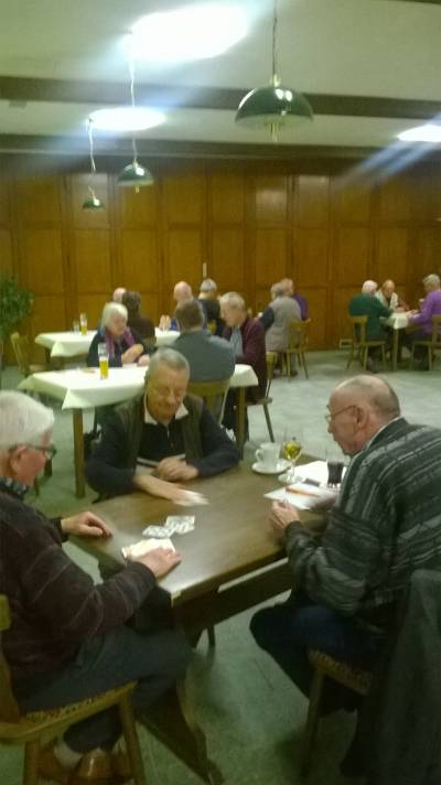 Gut gefllter Skatsaal 