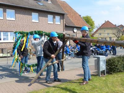 1.Mai-Maibaumaufstellen in Dollbergen - 