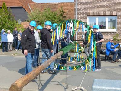 1.Mai-Maibaumaufstellen in Dollbergen - 